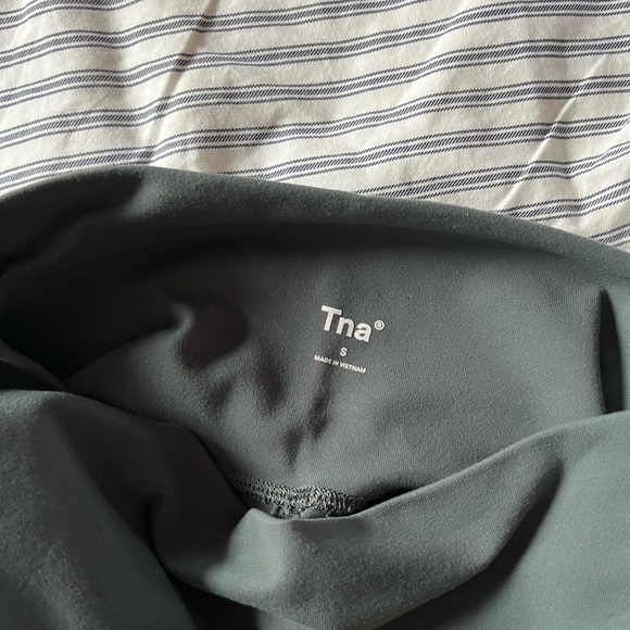 TNA ARITZIA BIKER SHORTS BIKE SHORTS ATHLETIC SHORTS LONG - Picture 4 of 4